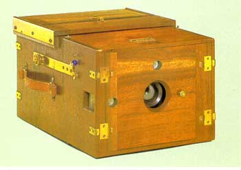 This unique camera is made of rare woods and brass and was classified as a detective camera by its manufacturer, Wuensche of Dresden.  Wuensche was a predecessor company of Ica which merged into Zeiss Ikon in 1926.