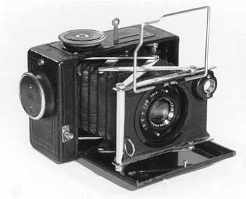 This is the Nettel camera originally made by the firm of Contessa Nettel and made after the merger with Zeiss Ikon until the late 1930s.